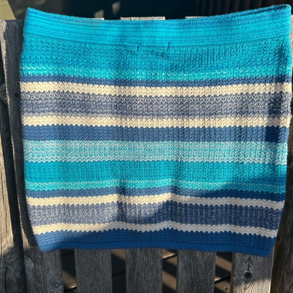 Crochette Mini Skirt, Turquoise/Blue/Off White, Goddis M/L straight fitted - Picture 2 of 3